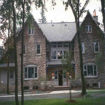 The Hedstrom Manor